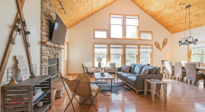Beautiful mountain home with gorgeous meadow views - Image 1