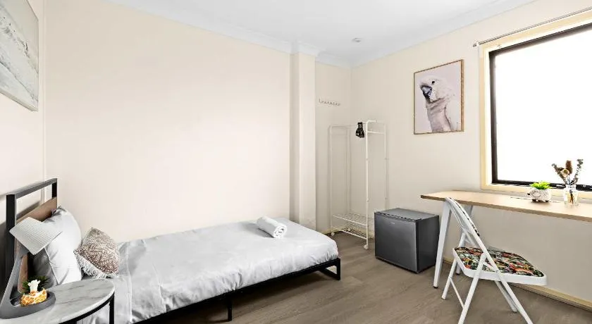 Serene Single Room in Canley Vale - Steps to Train & Local Dining - Shared Bathroom - Image 1