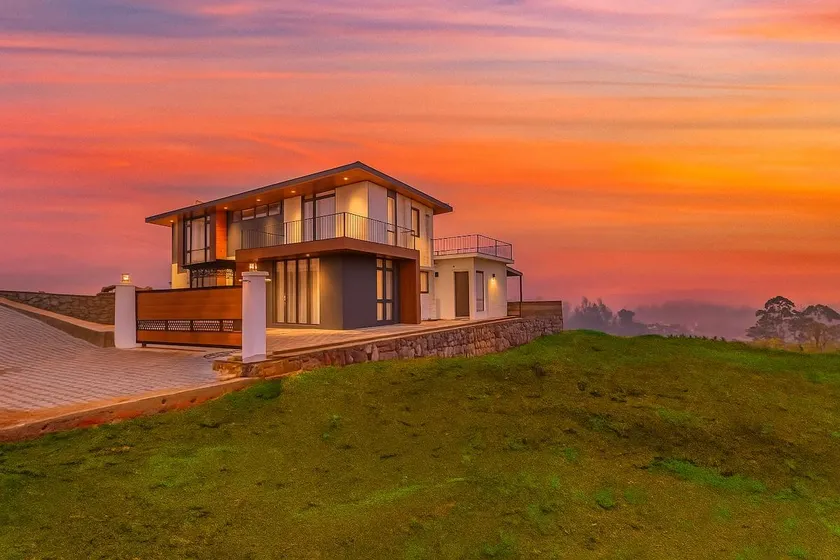 Tangerine Hues | Luxury | Serene | Spacious - Image 1