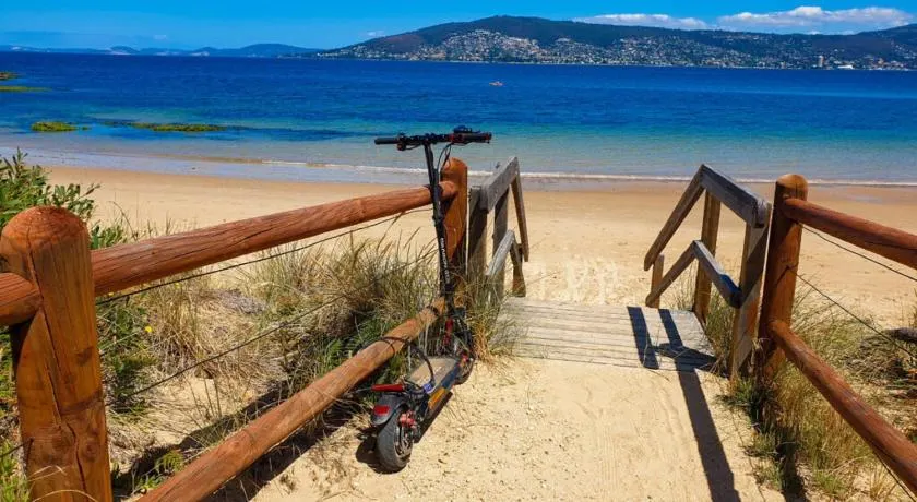 Beach House 3 mins Walk Bellerive Beach, Hobart - Image 1