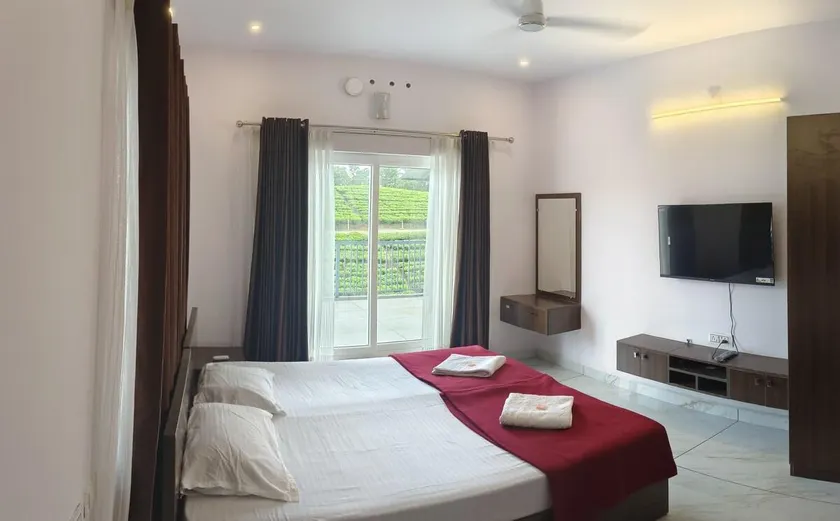 Deluxe Double Bed room with Balcony - Image 1