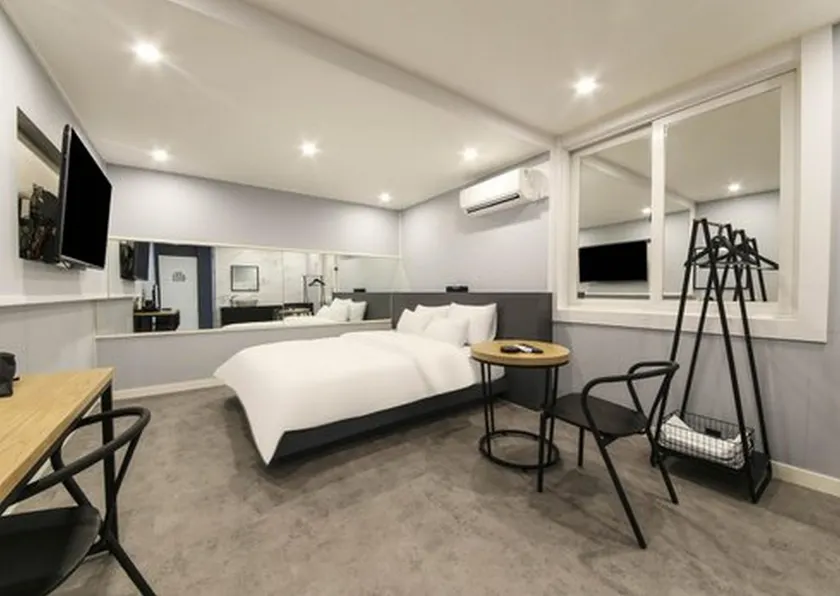 Gamdong Hotel - Image 1