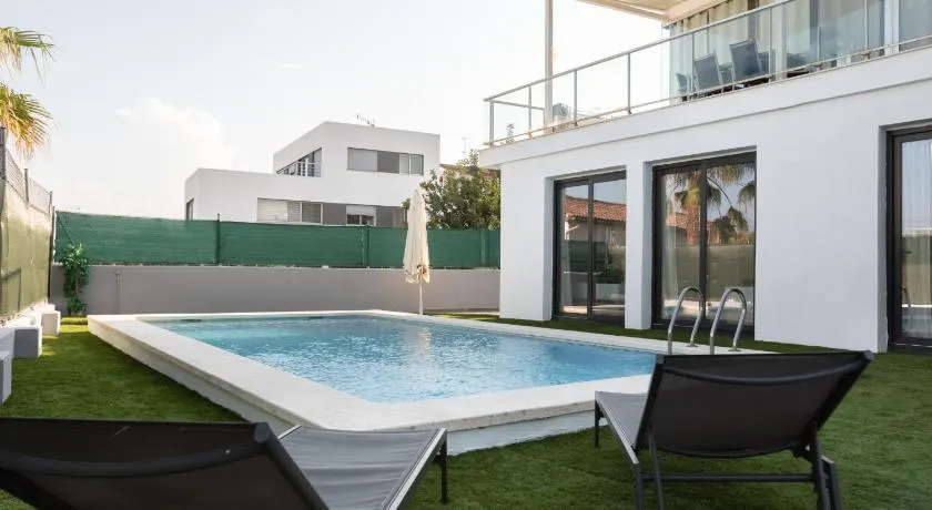 Descubre Villa Oasis - Confort, diseño y naturaleza a un paso de Valencia - Image 1