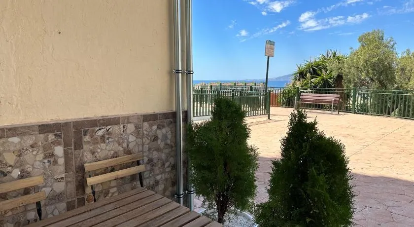 Sea view apartment - Image 1