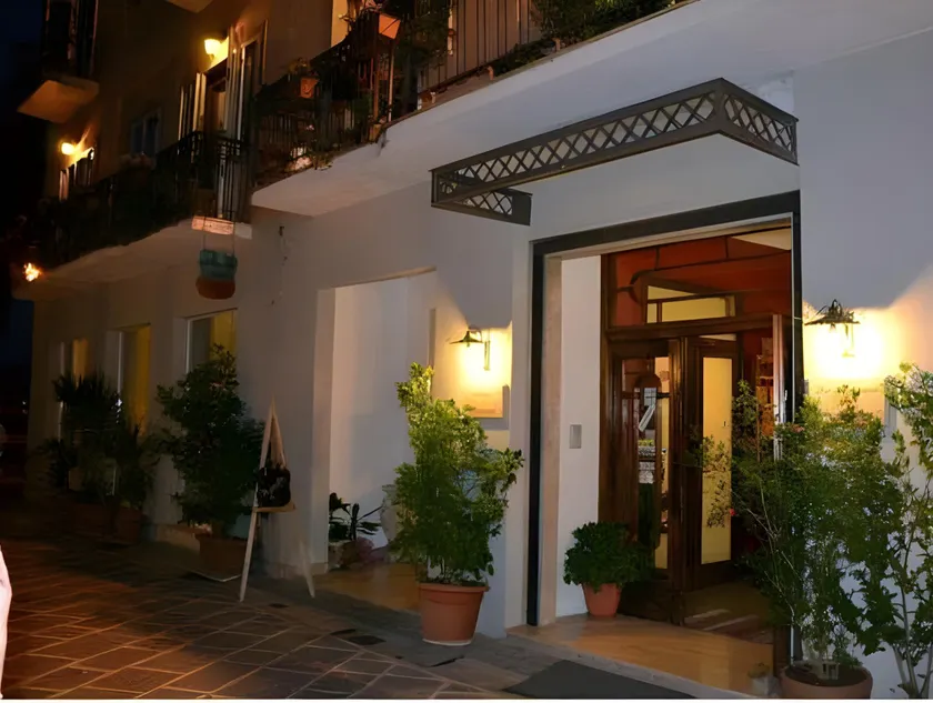 Hotel La Congiura dei Baroni - Image 1