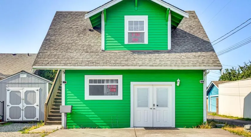Walkable Paradise: Downtown Puyallup Studio! - Image 1