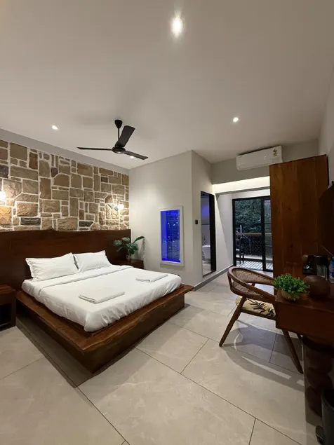 Suite with aquarium in Panjim - Image 1