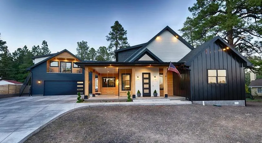 LUXURY MODERN FAMILY VACATION- Bison Ridge Retreat - Image 1