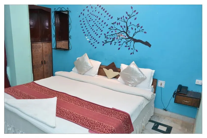 Flagship Hotel Kamal - Image 1