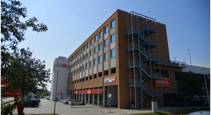 Motel Plus Schönefeld - Image 1