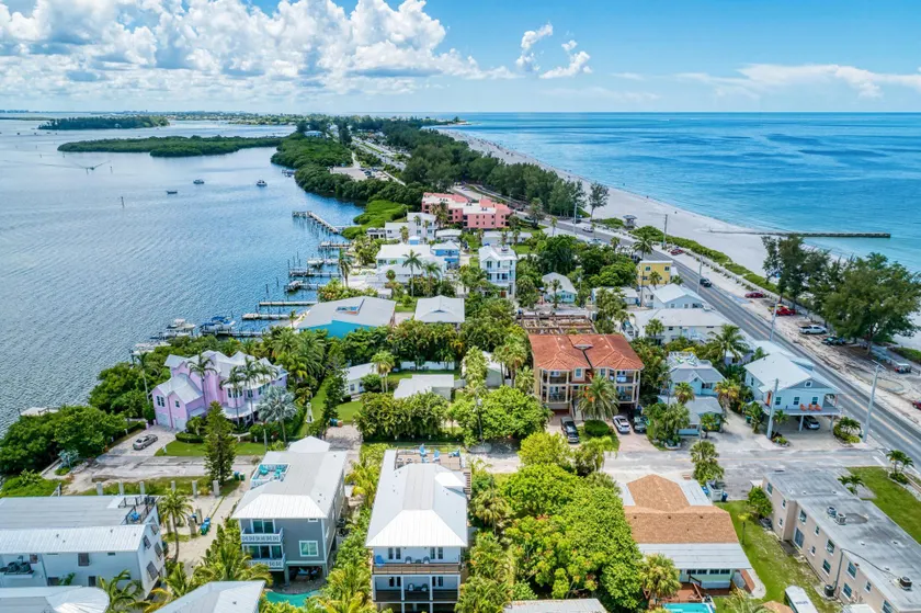 AMI Lighthouse Cottage-One Minute Walk To The Beach-Keyless Locks - Image 1