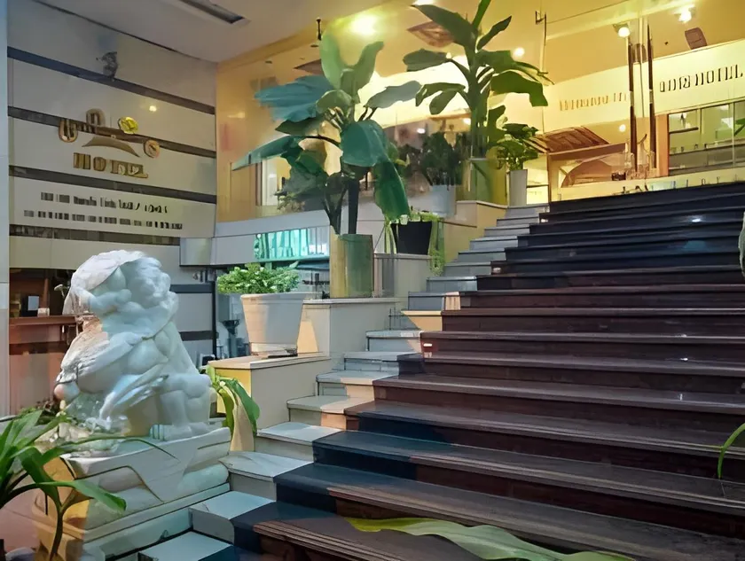 Boss Palace Hotel - Image 1