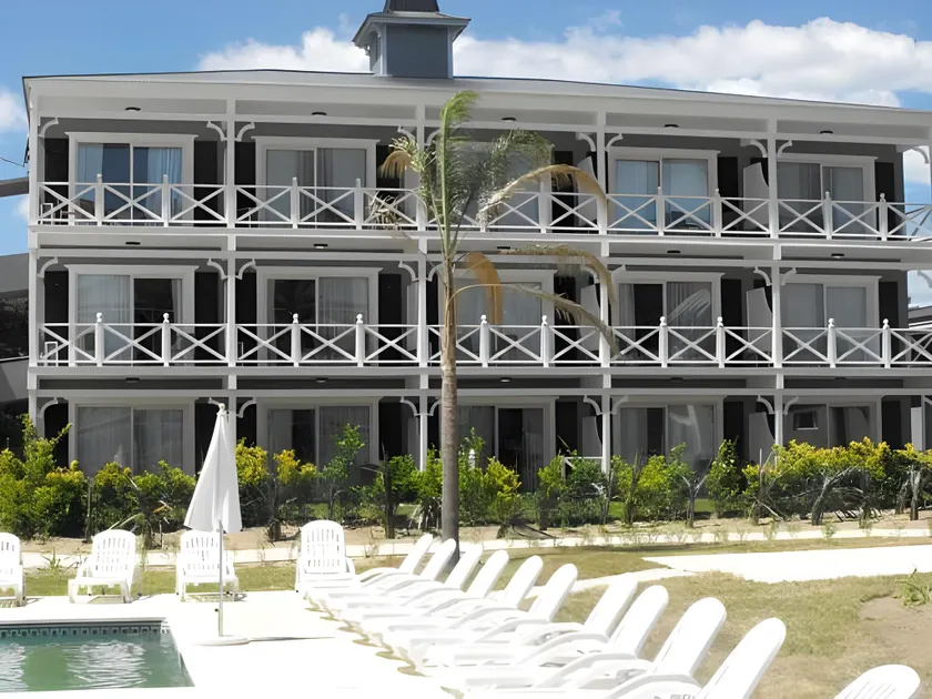 Howard Johnson Hotel & Convention Center Madariaga - Carilo - Image 1