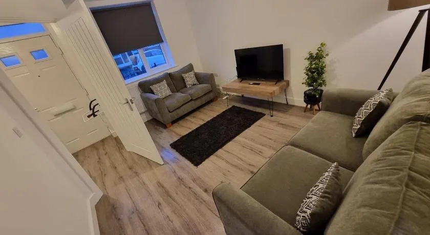Comfortable 2-Bedroom Barwell Home A with Free Parking - Image 1