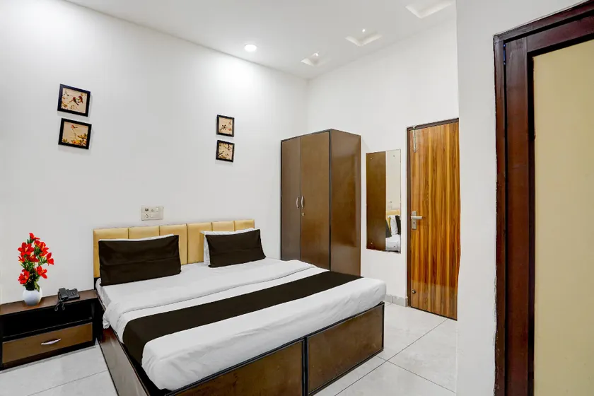 Super Hotel O by OYO Silver Arc Mall Ludhiana Formerly White Solitaire 1 - Image 1