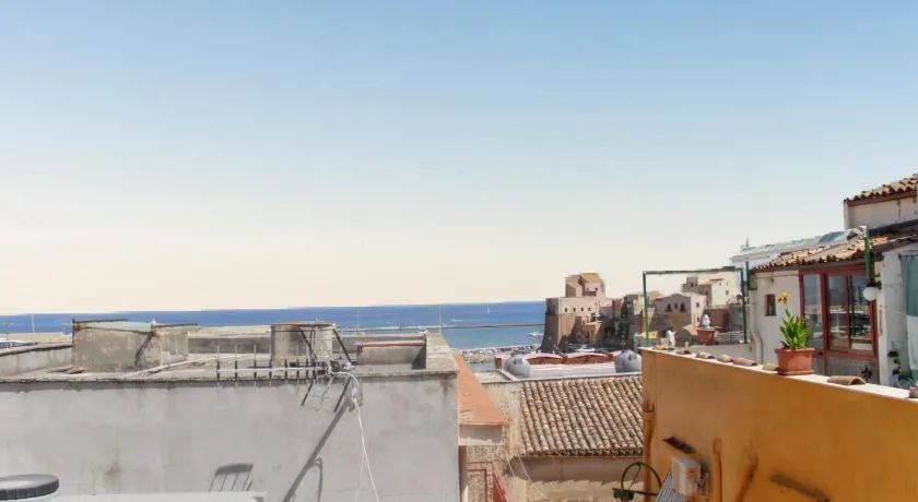 Charming House in Castellammare del Golfo with Balcony - Image 1
