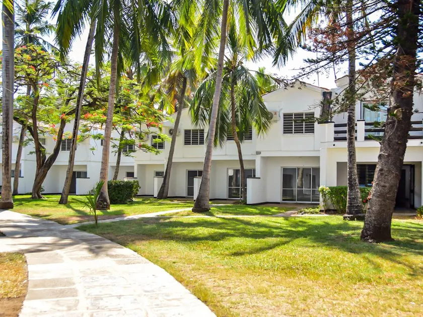 Milele Beach Hotel - Image 1