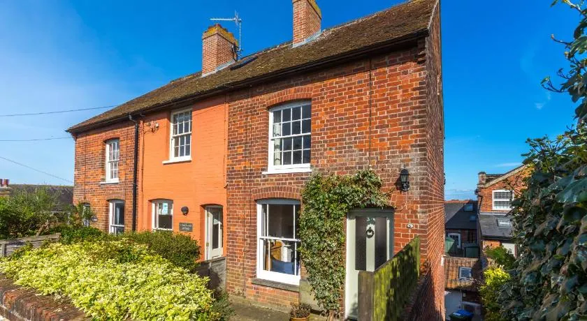 5 Coastguard Cottages - Image 1