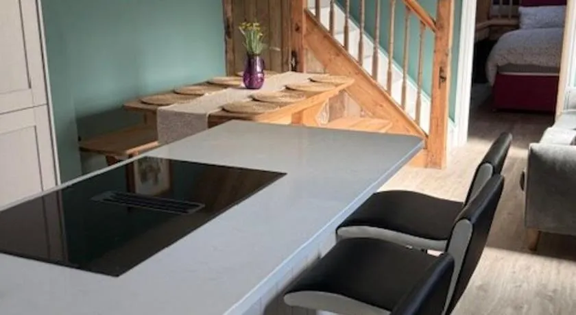 Brand New Stylish Converted Coach House in Cardiff - Image 1