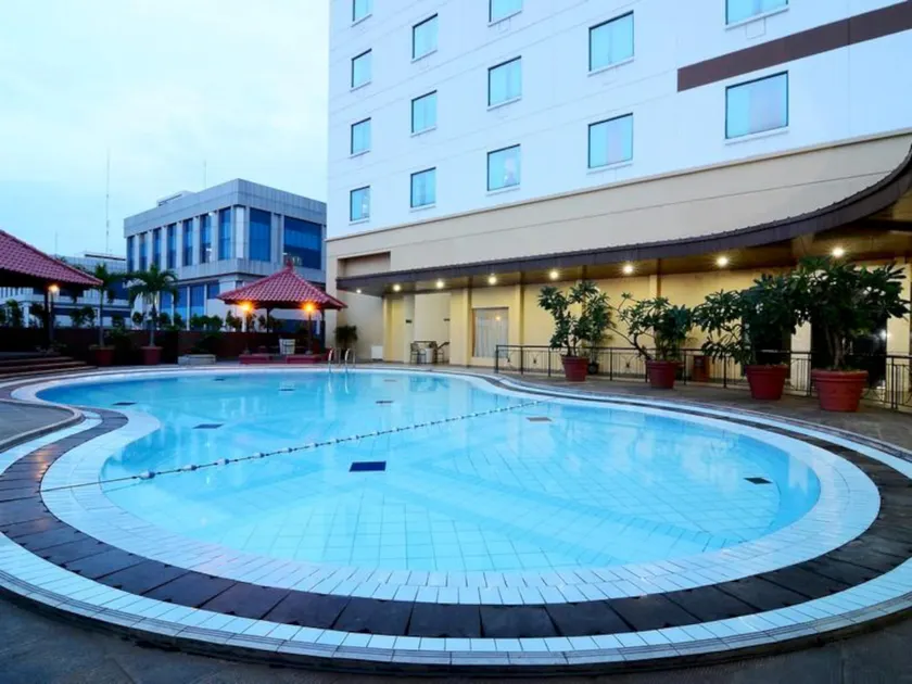 Grand Cempaka Business Hotel - Image 1
