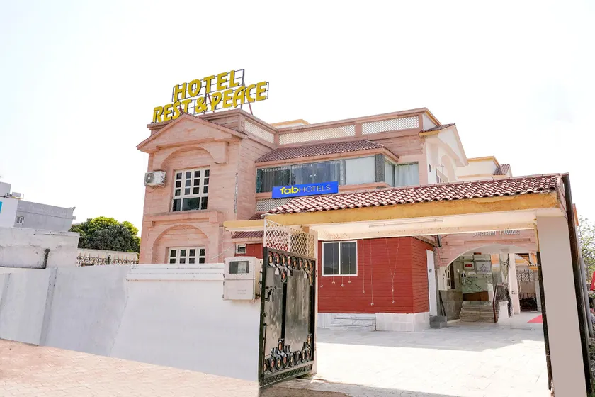 Hotel Rest & Peace - Image 1