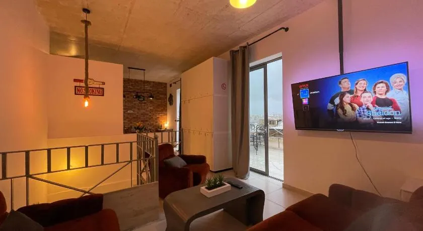 Sliema Cozy Townhouse with Rooftop View, Prime Spot - Image 1