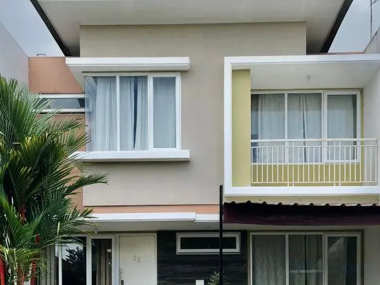 Gerbera 4BR Villa Springhill Garden Malang - Image 1