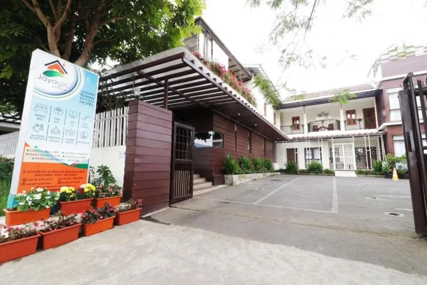 Jayagiri Guesthouse By Belgareti - Image 1