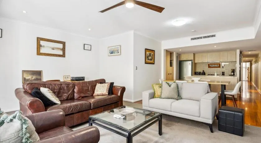 Central Fremantle 2 Bedroom - Walk to Shops and Beach - Image 1