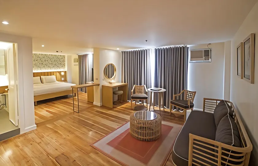 Sugarland Hotel - Image 1