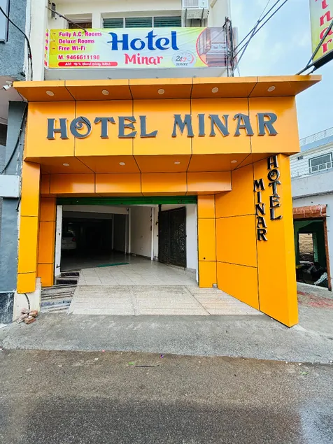 Hotel Minar - Image 1