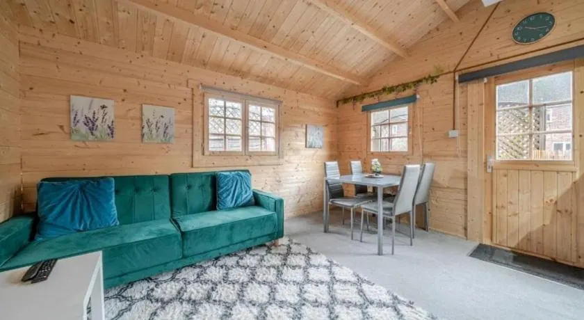 The Cosy Cabin - Image 1