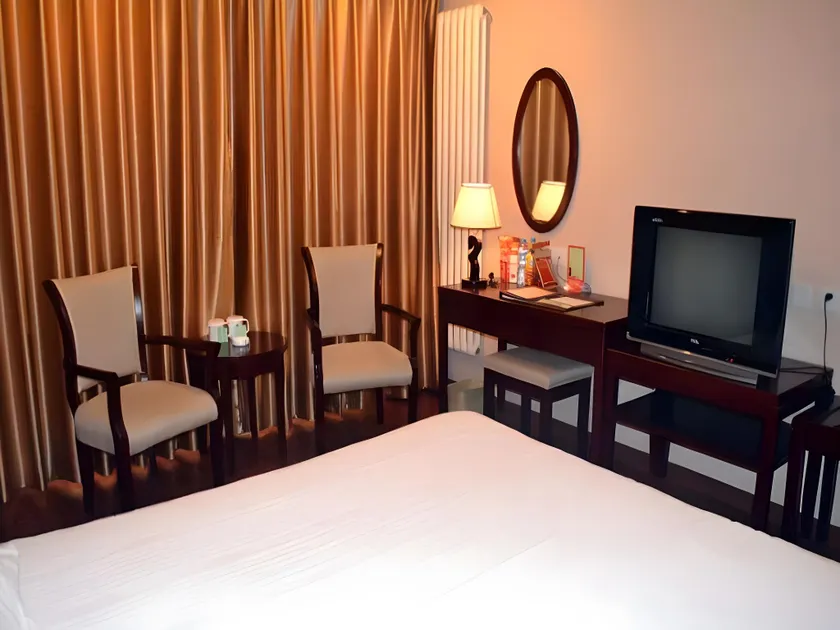 GreenTree Inn Shandong Qingdao Jiaozhou Sanlihe Park Express Hotel - Image 1