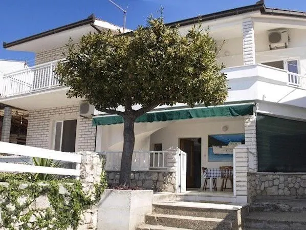 Apartments and Rooms Florijan - Image 1
