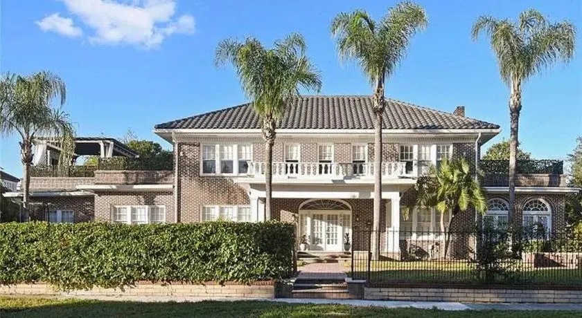 LUXURY 6000 sqft Mansion in Downtown Orlando Sleeps 12 - Image 1