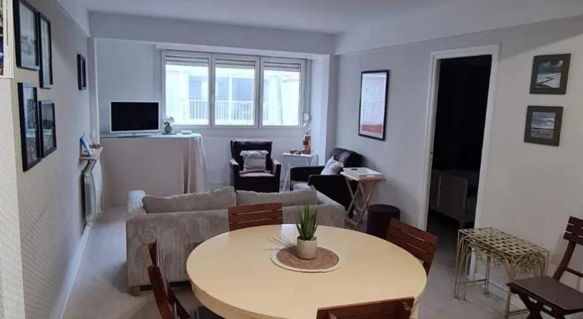Bel appartement plein centre à 200 M de la plage - Image 1