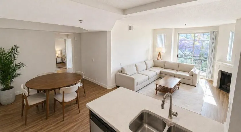 Spacious 2 Bedroom 2 Bathroom In Gated Community - Image 1