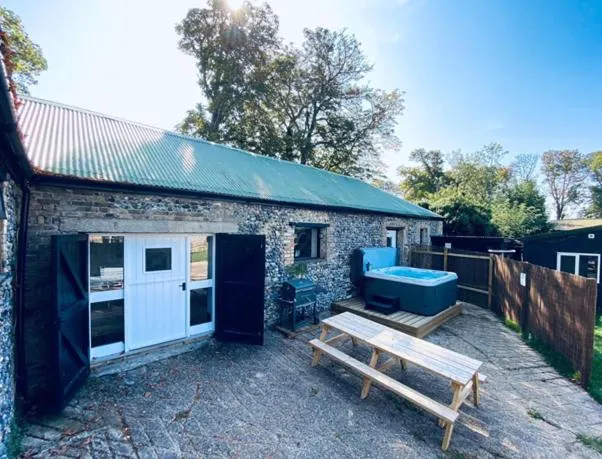 5 Bed Barn Conversion - with private hot tub - Image 1