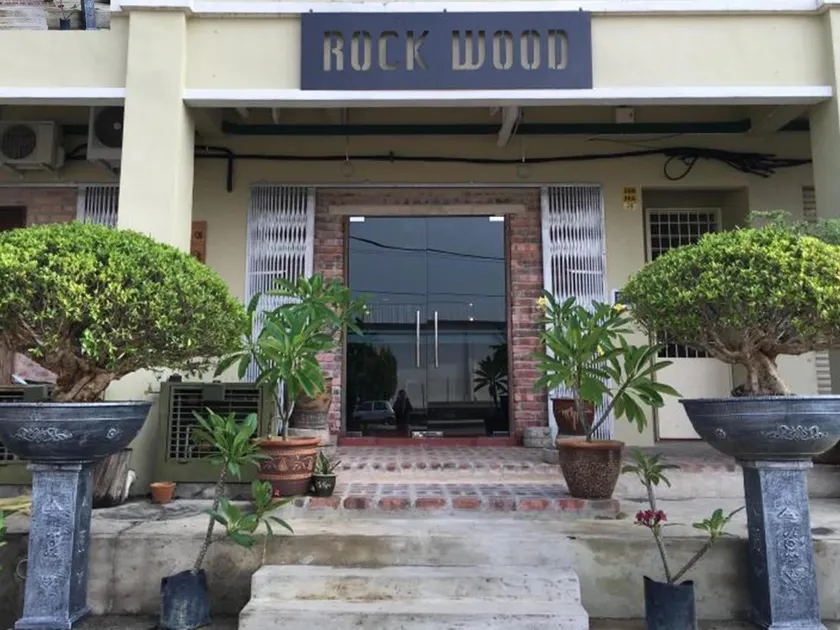 Rock Wood Hotel - Image 1