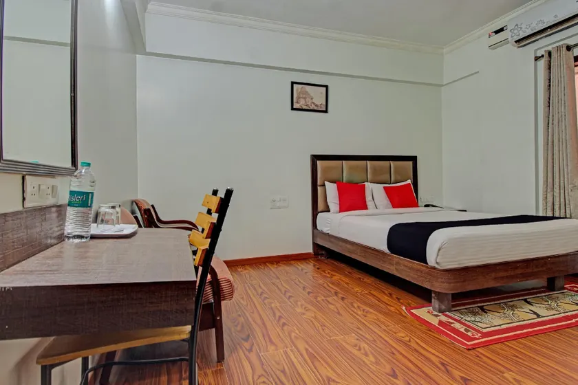 SPOT ON 75643 Golden Guest House - Image 1