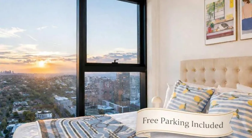 Puddings Home Stunning City Views Luxury 3BR Box Hill Skyone - Image 1