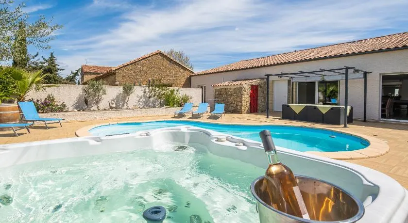 Villa avec piscine et Jaccuzy - Image 1