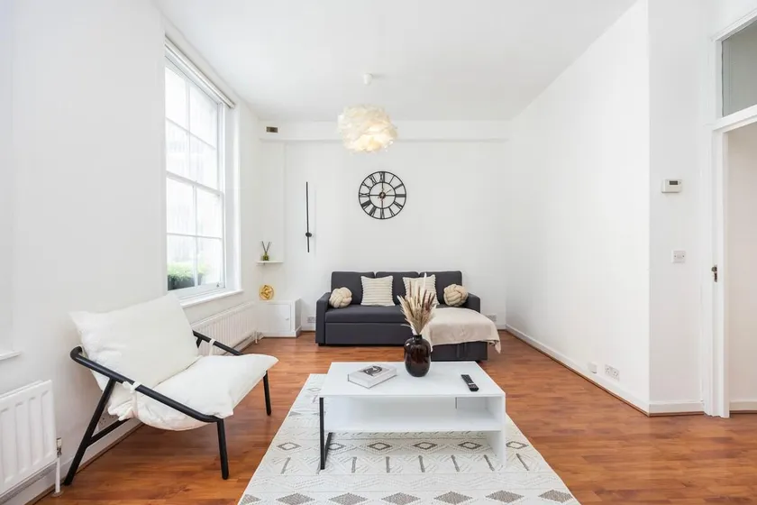 Spacious 1 BR Near London Bridge - 5 Min Walk - Image 1