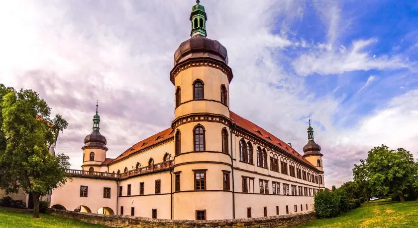 Zámek v Kostelci nad Černými lesy - Image 1
