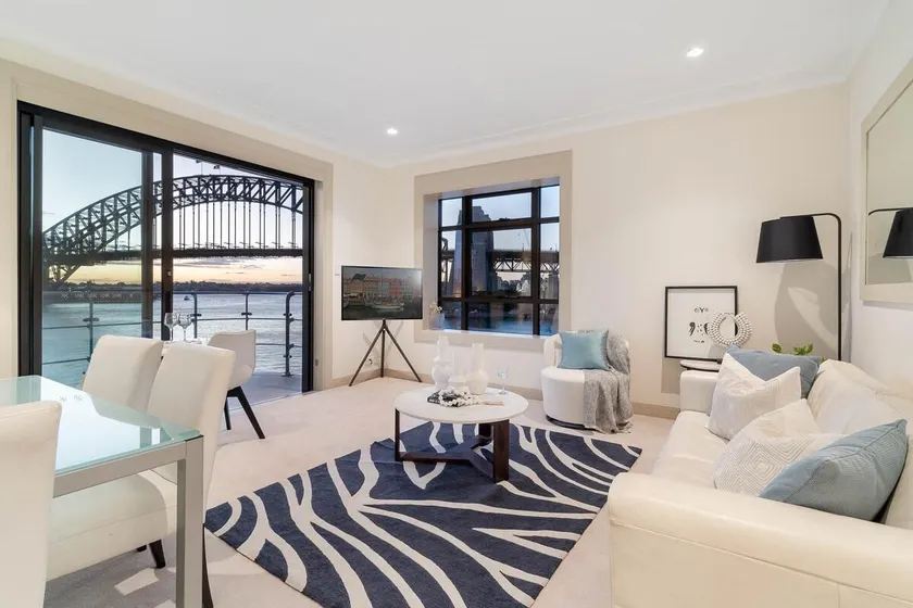 Reflections - World Class 360° Harbour Views! - Image 1