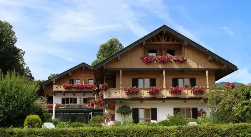 SL Hotel - Image 1