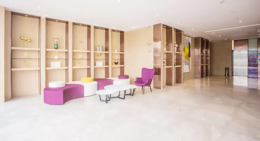 Lavande Hotels Guangzhou Baiyun Avenue North Metro Station - Image 1