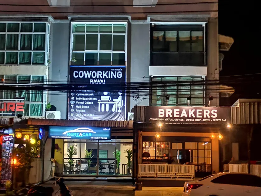 Breakers Hotel Rawai - Image 1