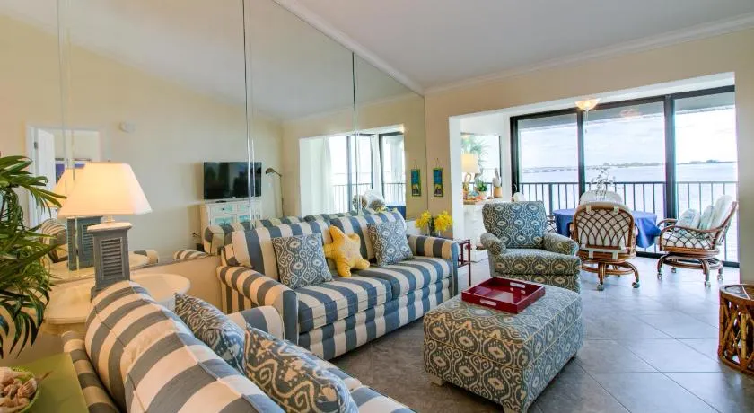Mariner Pointe 1013 - Image 1