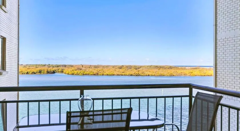 Maroochydore Riverfront Apartment - Image 1